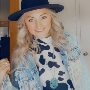 Meet your Posher, Courtney